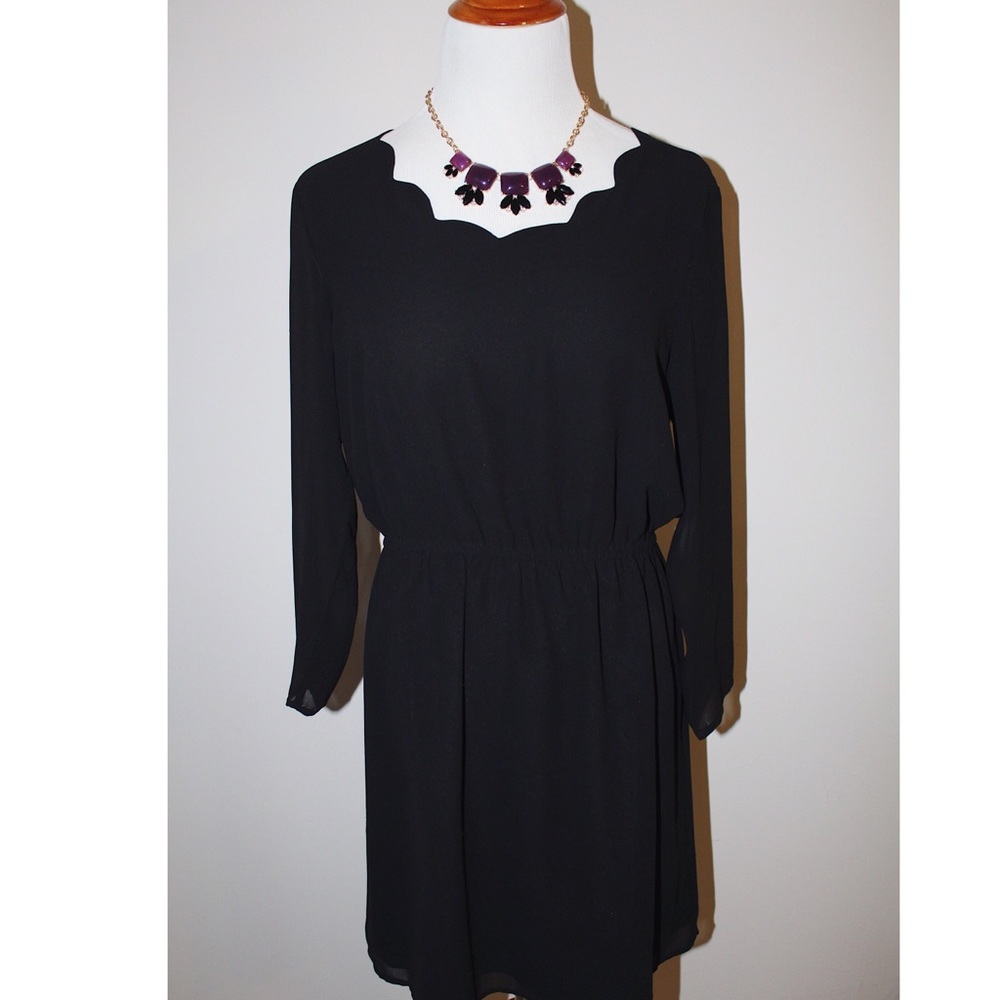 black scallop neck 3/4 sleeve dress // naked zebra